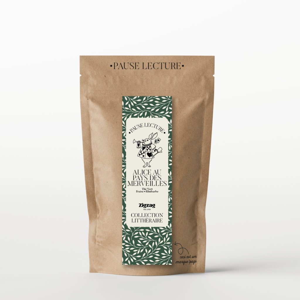 Thé vert et son marque-page "Alice au pays des merveilles" saveur fraise-rhubarbe - 80g